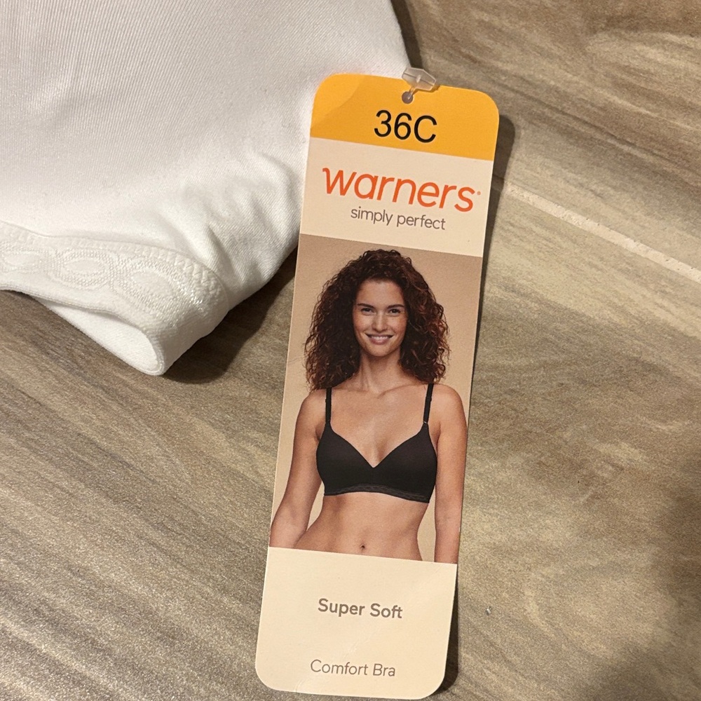 Warner's Classic White Bra - Picture 2 of 3